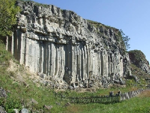Coloanele de Bazalt de la Racos