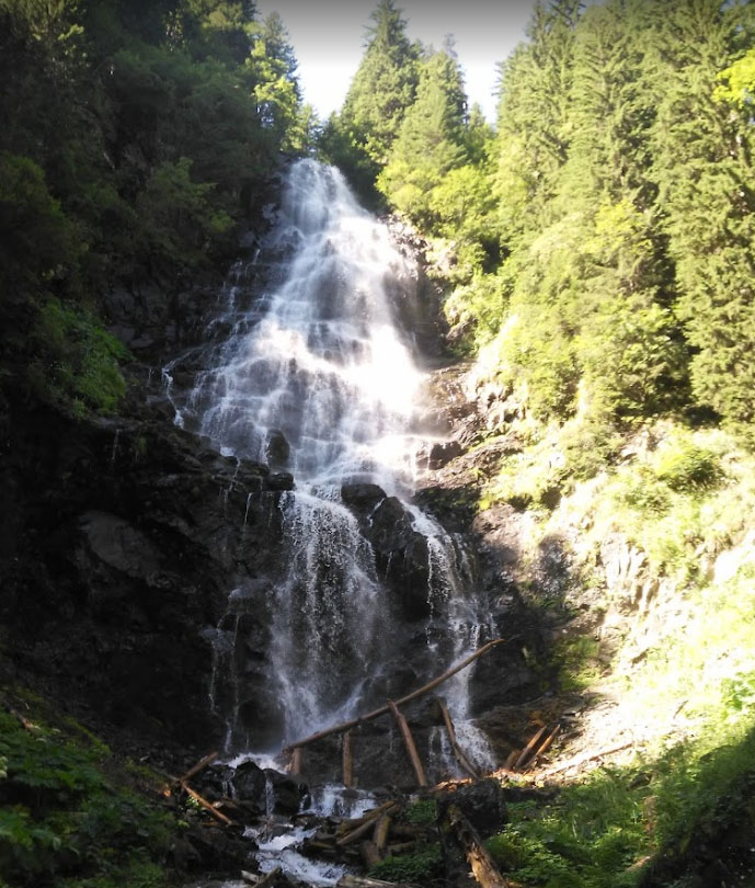 Cascada Zbuciumata