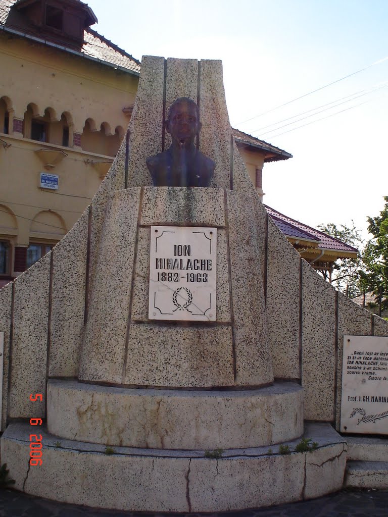 Statuia si bustul lui Ion Mihalache