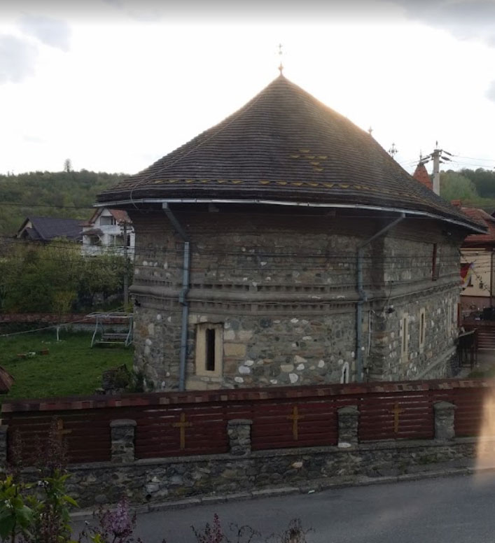 Biserica "Adormirea Maicii Domnului" Fundeni din Campulung