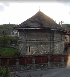 Biserica "Adormirea Maicii Domnului" Fundeni din Campulung