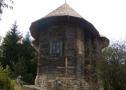 Biserica de lemn Adormirea Maicii Domnului din Largaseni