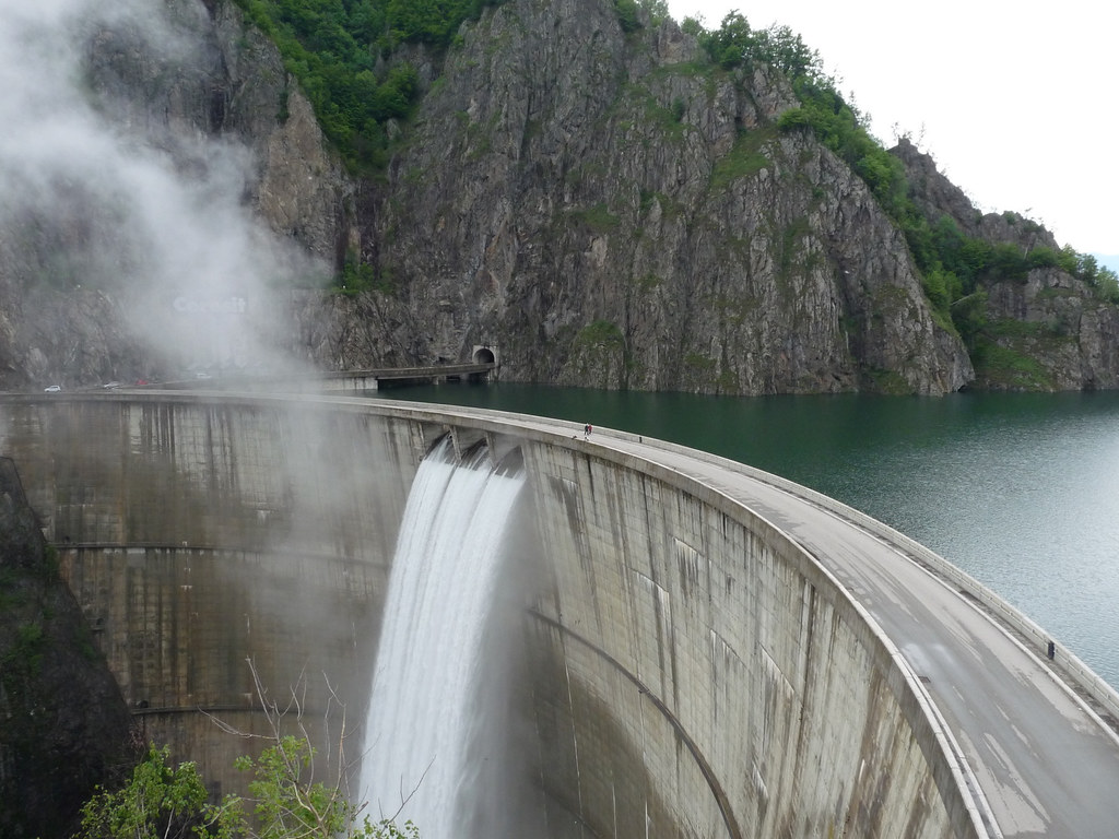 Barajul si Lacul de acumulare Vidraru