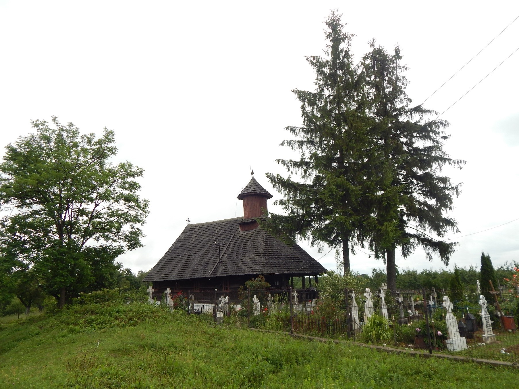 Biserica de lemn "Sf. Treime" din Moraresti - Piscu Calului