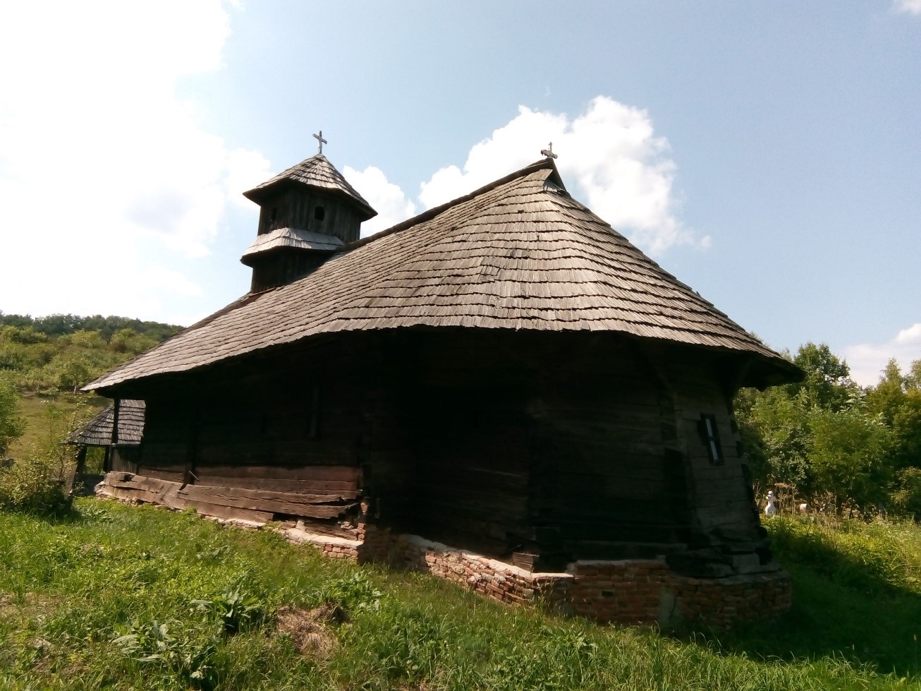 Biserica de lemn "Sf. Voievozi" Gabrieni, sat Ioanicesti