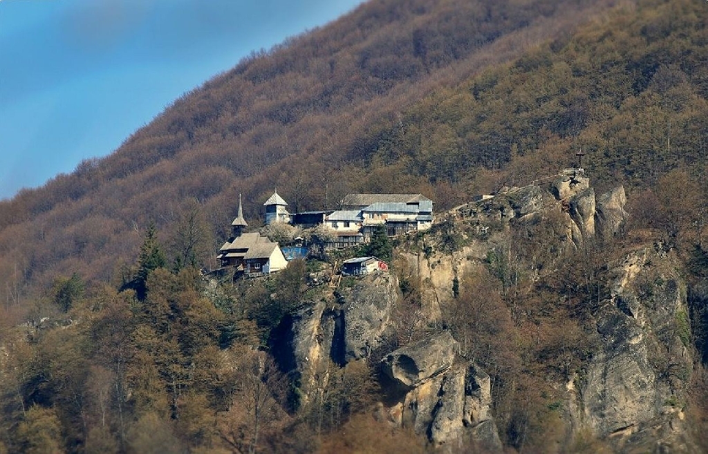 Meteora Romaniei (Schitul Cetatuia Negru Voda)