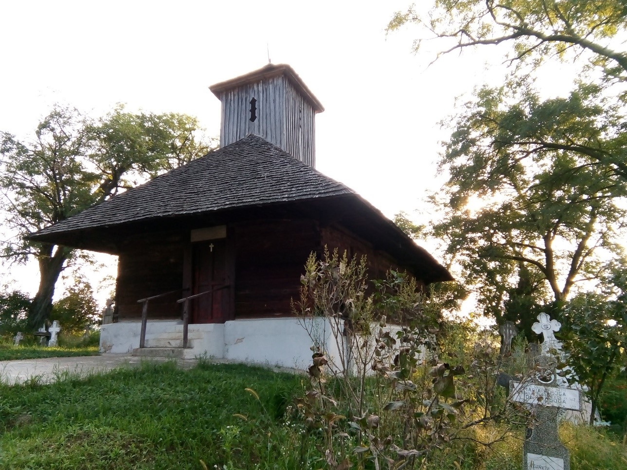 Biserica de lemn "Sf. Nicolae" din satul Lipia