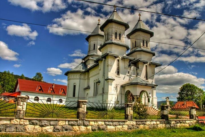 Biserica ortodoxă "Sf. Ap. Petru si Pavel"
