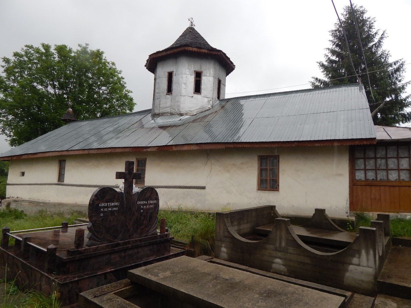 Biserica de lemn "Nasterea Maicii Domnului", Ganesti