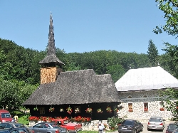 Biserica de lemn din Manastirea Izbuc